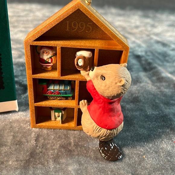 1995 Hallmark Keepsake Ornament - Picture 2 of 5